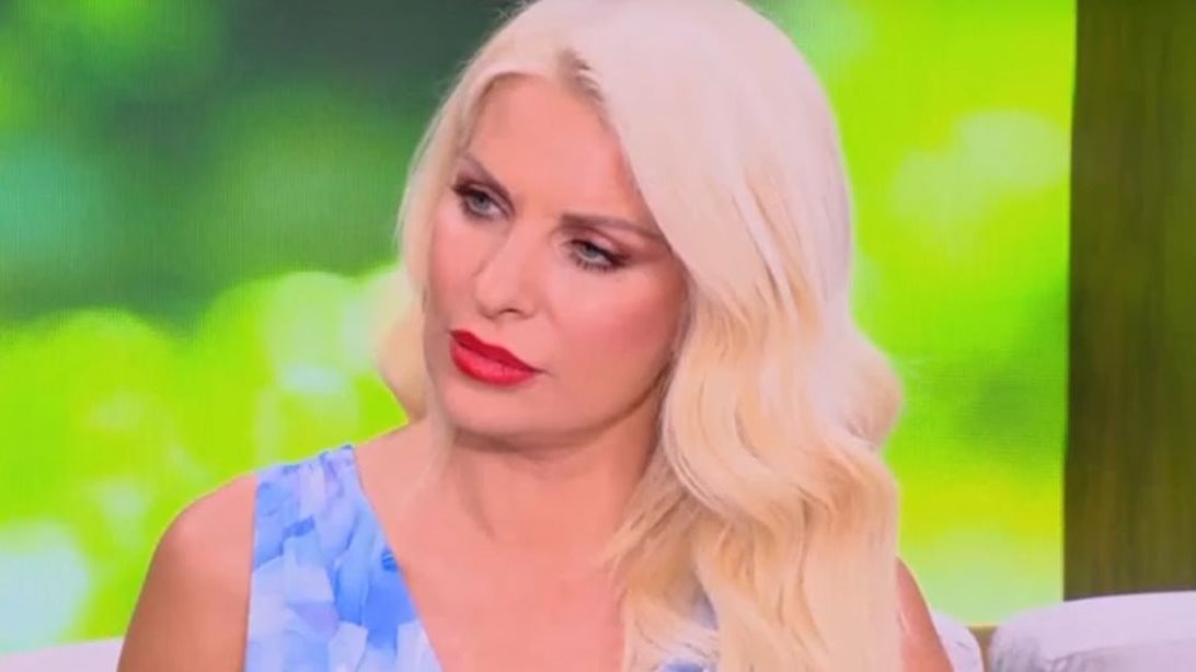 Η Ελένη Μενεγάκη απάντησε στα παράπονα Αρναούτογλου: "Σου έχει έρθει όλη η Ελλάδα, εγώ είμαι το θέμα;"