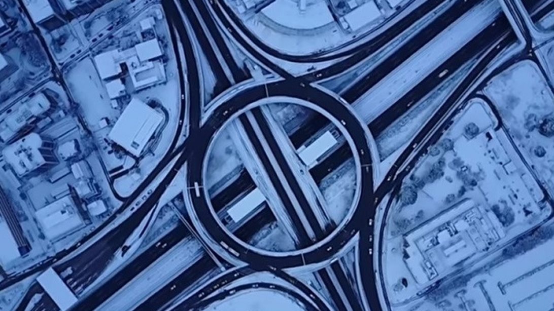 Χιόνι στην Αθήνα: Τα εντυπωσιακά πλάνα από drone