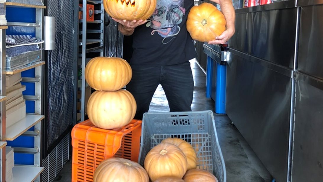 ÜBERNESS : Γιορτάζει το Halloween και στήνει το πιο τρομακτικό σκηνικό της πόλης!