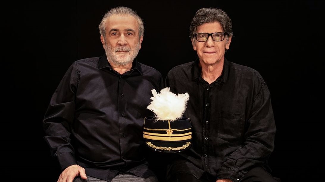 Αυτός είναι ο θίασος του "Ένας ήρωας με παντούφλες" με τον Λάκη Λαζόπουλο