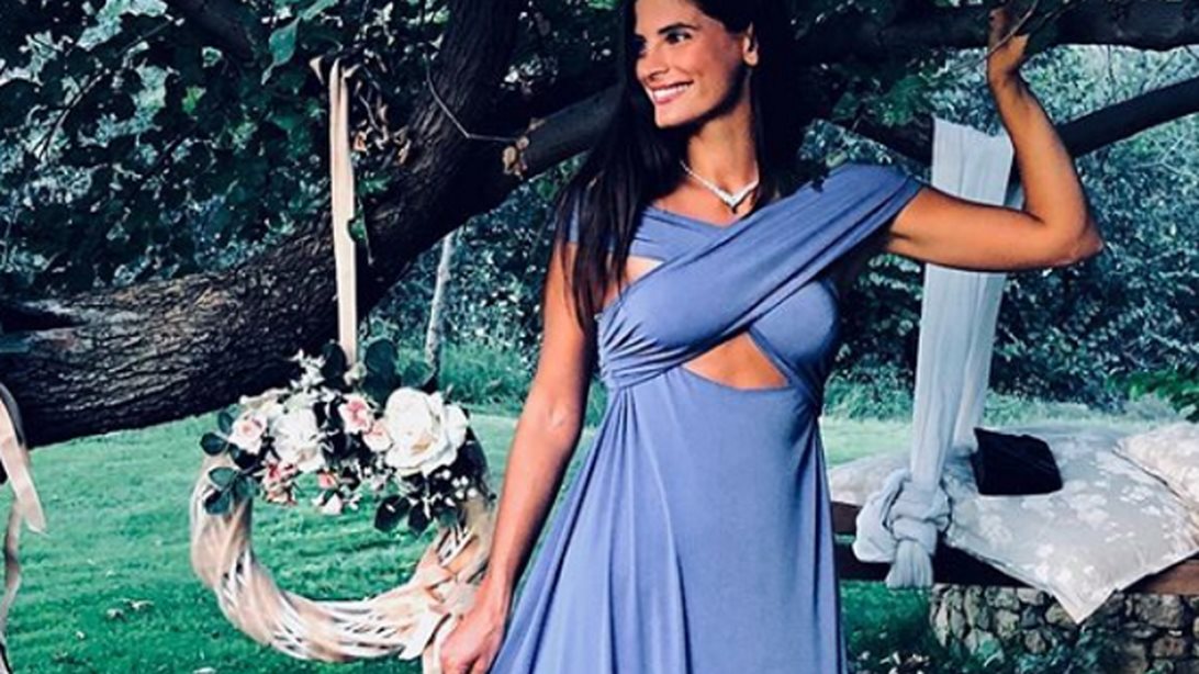 Χριστίνα Μπόμπα: Η ιδιαίτερη ιστορία πίσω από τον γάμο της με τον Σάκη Τανιμανίδη στη Σίφνο