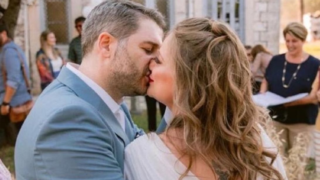 Αλέξανδρος Μπουρδούμης: Η αδημοσίευτη φωτογραφία από τον γάμο του και η εξομολόγησή του στη Λένα Δροσάκη
