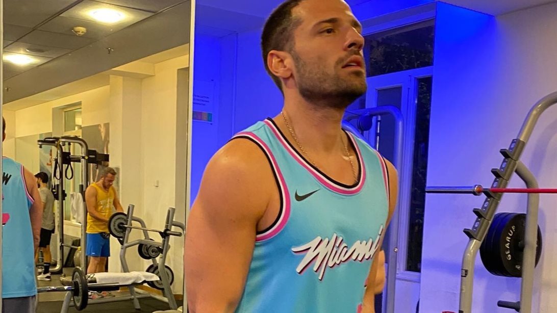 Thirst trap! Ο Κωνσταντίνος Αργυρός φωτογραφίζεται στο γυμναστήριο και το instagram παίρνει... φωτιά