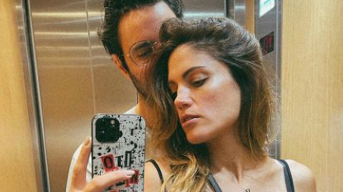 Μαίρη Συνατσάκη | H τελευταία φωτογραφία της για το 2022 με τον Ίαν Στρατή και την νεογέννητη κόρη τους