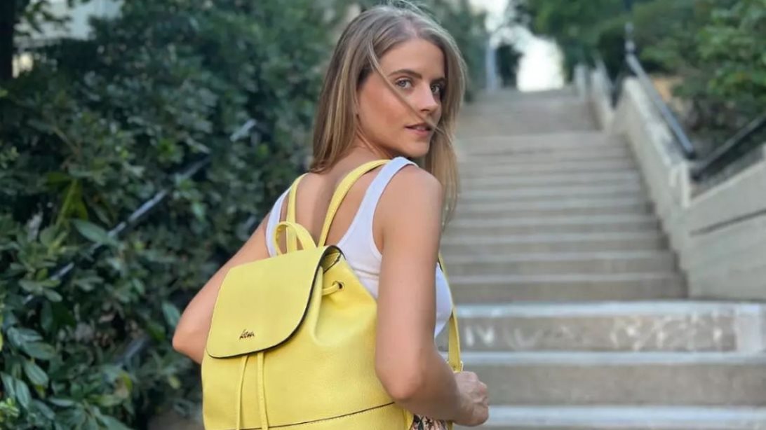 Δανάη Μιχαλάκη | Ποζάρει με ρετρό μπικίνι ενθουσιάζοντας τους followers της