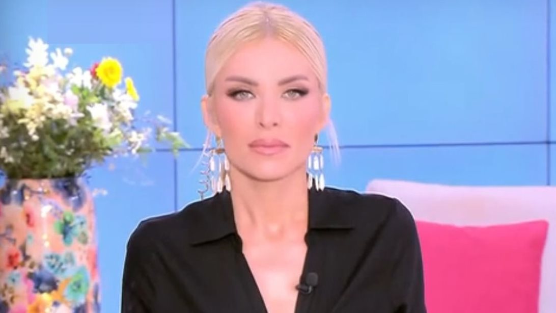 Κατερίνα Καινούργιου: Μου 'χει σούρει τα εξ' αμάξης και είχε το "θράσος" να με αγκαλιάσει