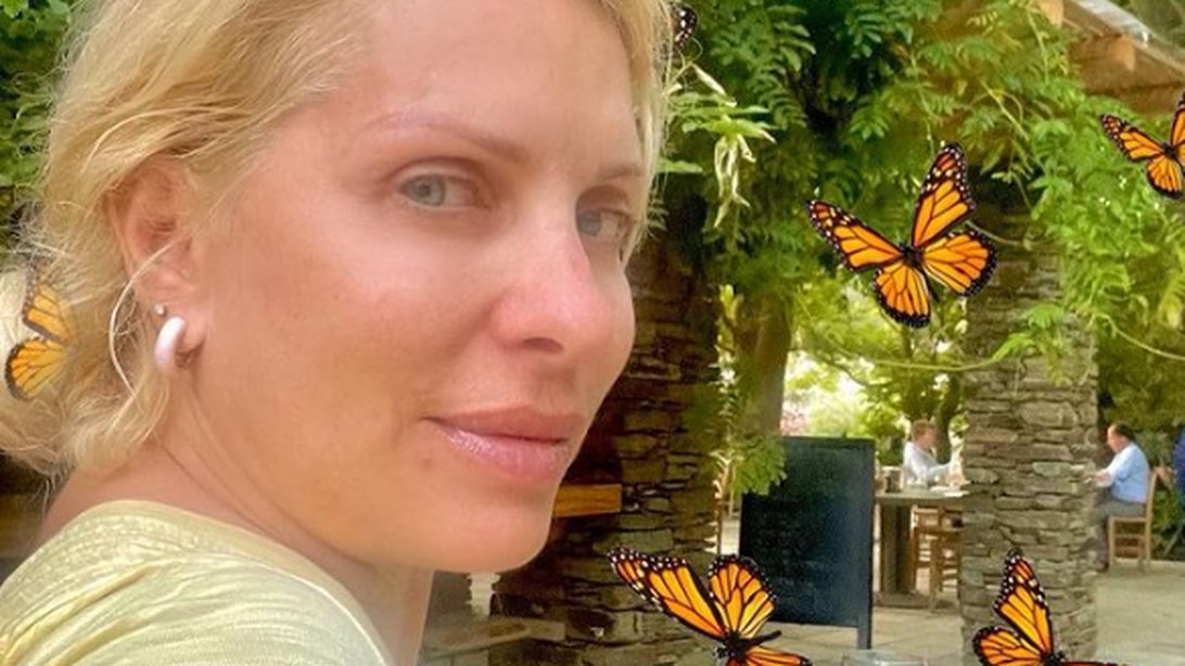 Η Ελένη Μενεγάκη ποζάρει μετά από καιρό με τον Μάκη Παντζόπουλο χωρίς ίχνος μακιγιάζ &amp; στάζει... μέλι!