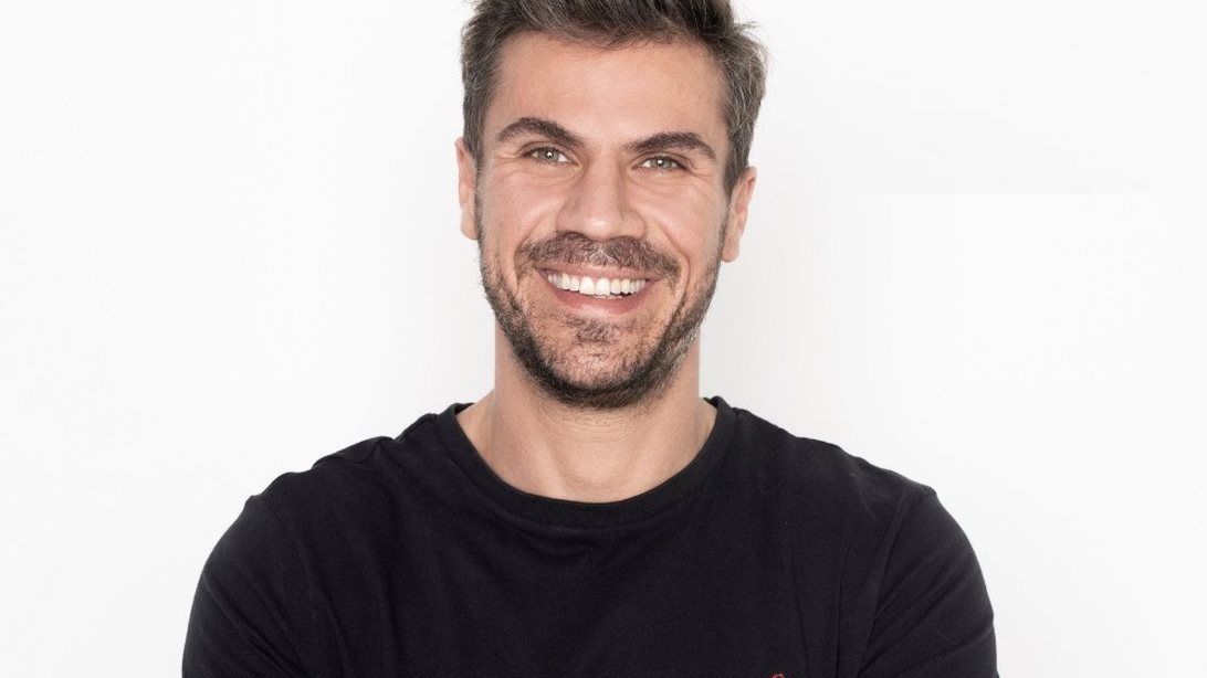 Ο Άκης Πετρετζίκης στην παρέλαση της 28ης Οκτωβρίου με τα παιδιά του