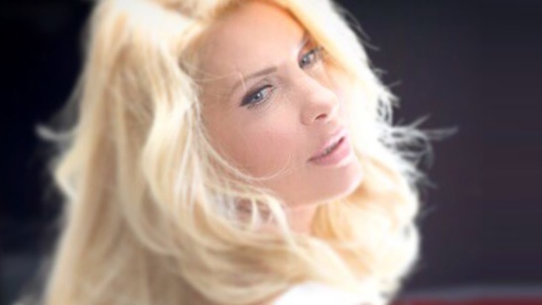 Ελένη Μενεγάκη: Αυτή είναι η νέα της συνεργασία: Φωτογραφίες &amp; Video