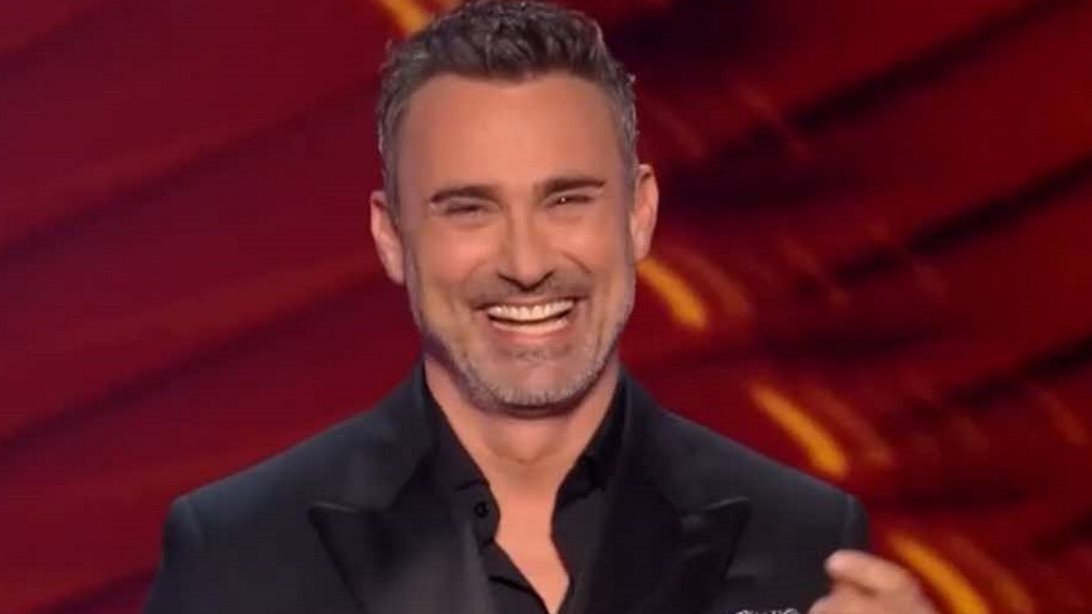 Η απόλυτη έκπληξη στον τελικό του &quot;The Voice&quot;! Το ρεσιτάλ του Καπουτζίδη &amp; η &quot;επιστροφή&quot; του Μαραβέγια