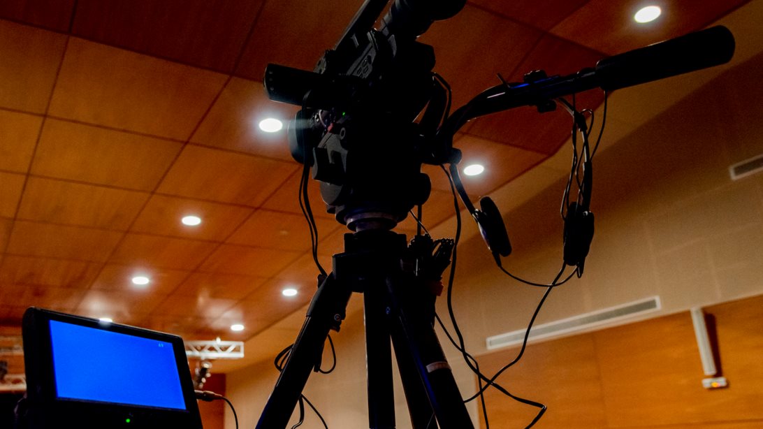 Όταν η τηλεόραση δεν αντέχει τον καθρέφτη της