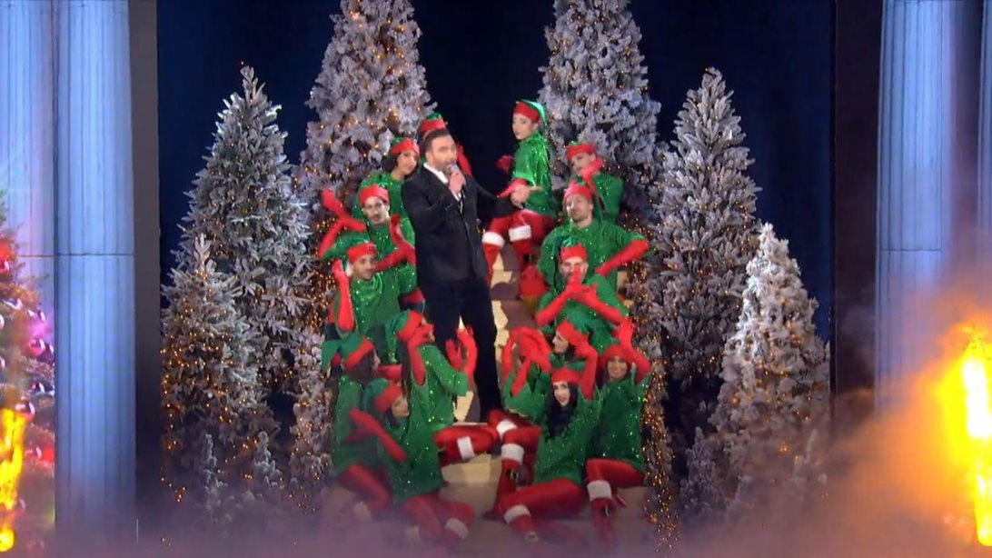 J2US | Η λαμπερή έναρξη του δέκατου τρίτου live show με άρωμα Χριστουγέννων