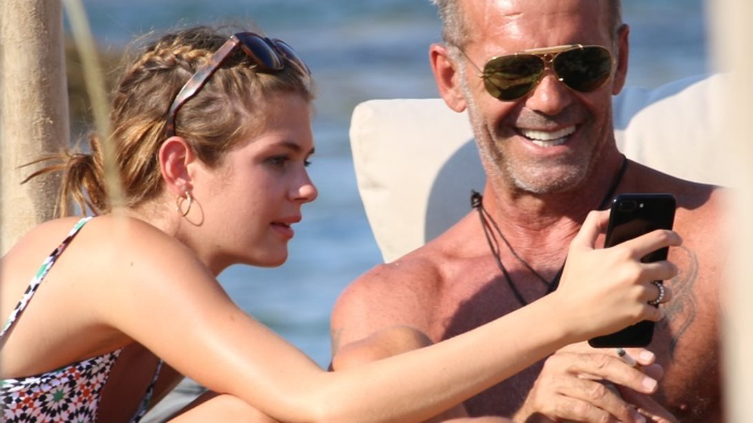 Πέτρος Κωστόπουλος - Αμαλία Κωστοπούλου: Οικογενειακές διακοπές στη Μύκονο: Φωτογραφίες