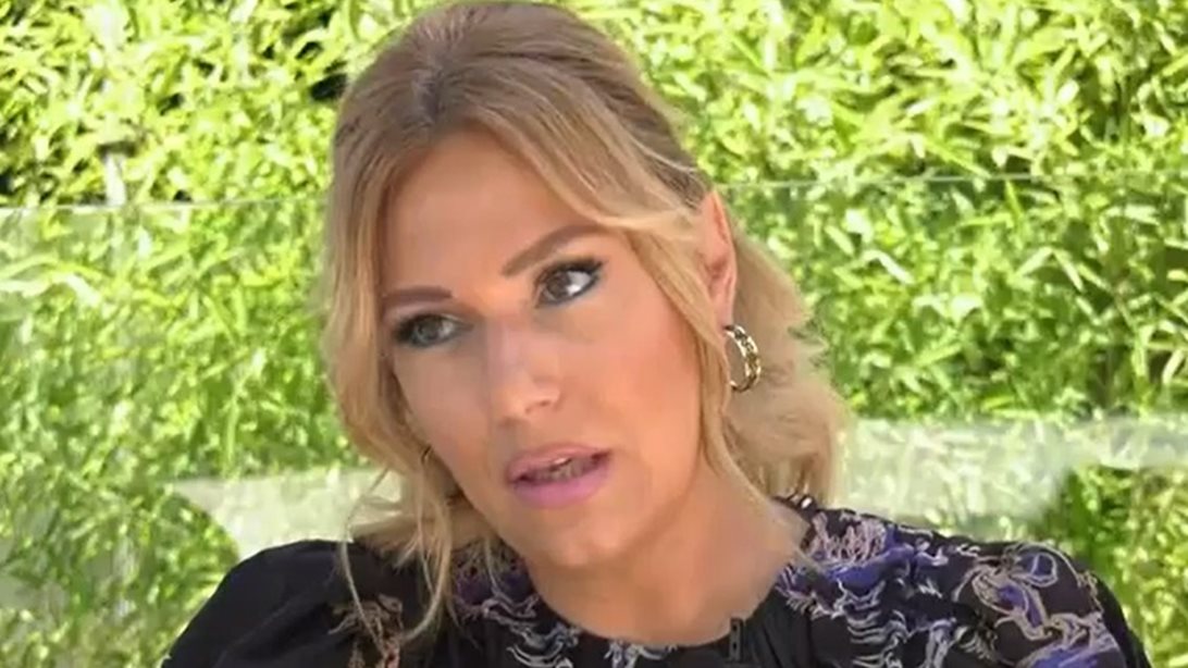 Η Τίνα Μεσσαροπούλου για όλους: Οι παρουσιαστές που "έχτισαν" πάνω στην Πάτρα &amp; ο "άνθρακας" Φοίβος Παπαδάκης &amp; η άτοπη δήλωση του Καπουτζίδη στη Eurovision