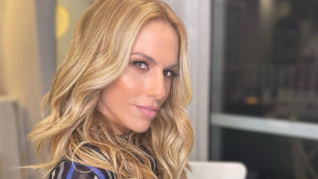 Η Ντορέττα Παπαδημητρίου άναψε το τζάκι της | Έχει το τέλειο αρωματικό χώρου από τη Zara Home