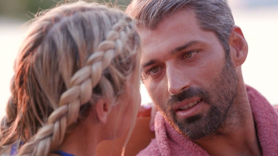 "The Bachelor" | Η Αθηνά αρνείται το φιλί του Αλέξη! Πως αντέδρασε ο εργένης;