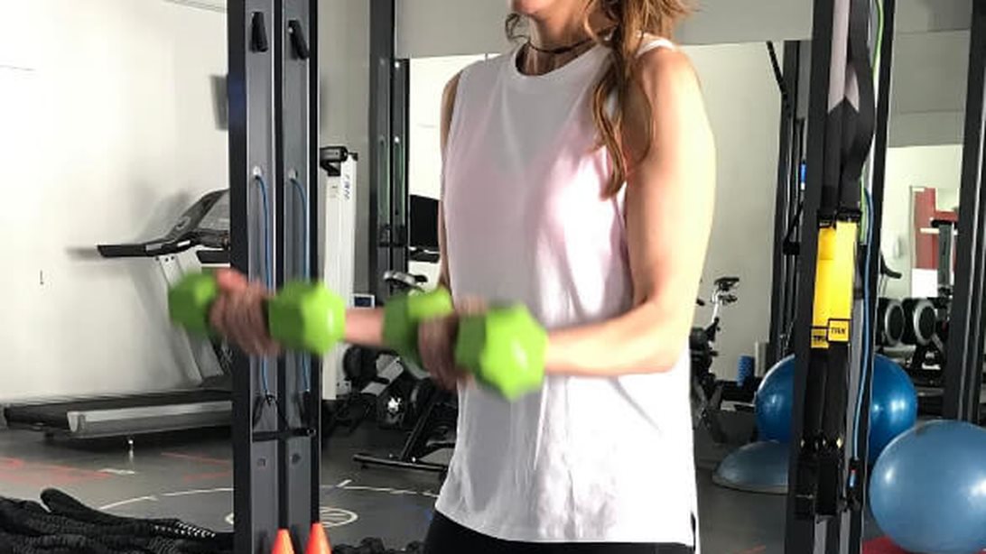 Δέσποινα Βανδή: Αυτή είναι η άσκηση που δεν παραλείπει για δυνατό κορμό!