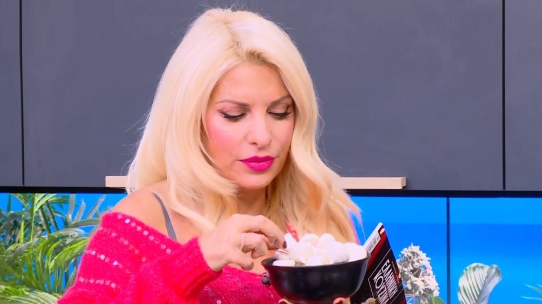 Video of the day | Η Ελένη Μενεγάκη "σπάει" on air τη δίαιτα της