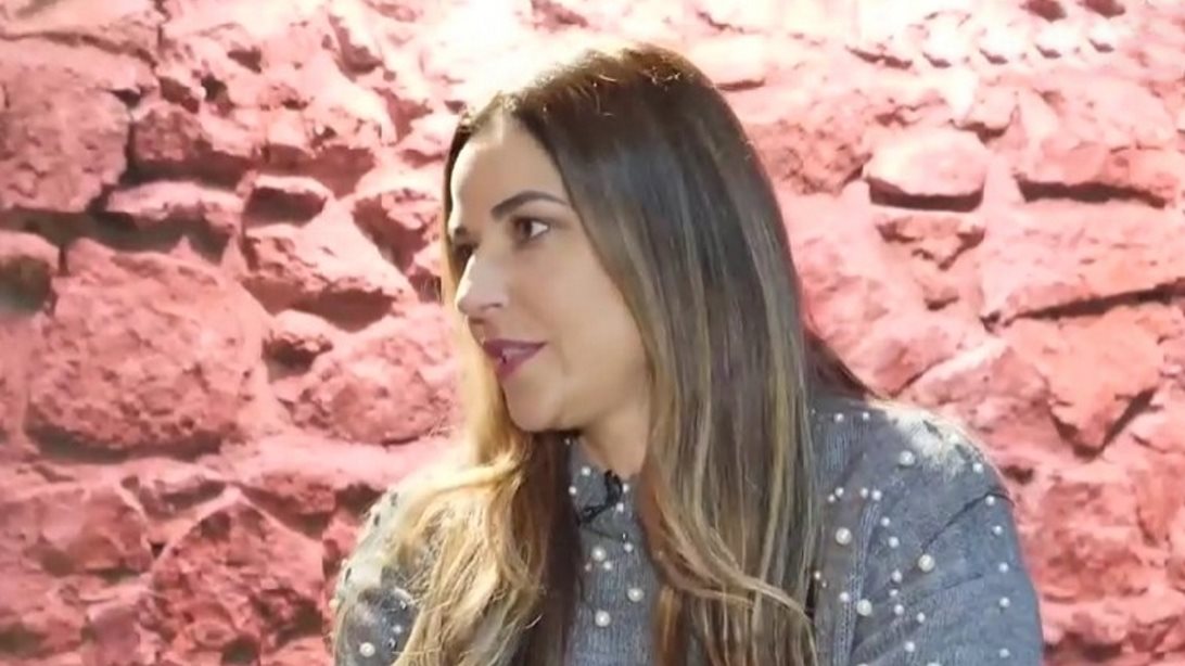 Χρύσπα: "Δεν μου έχει κοστίσει καθόλου που δεν ανήκω στην showbiz"