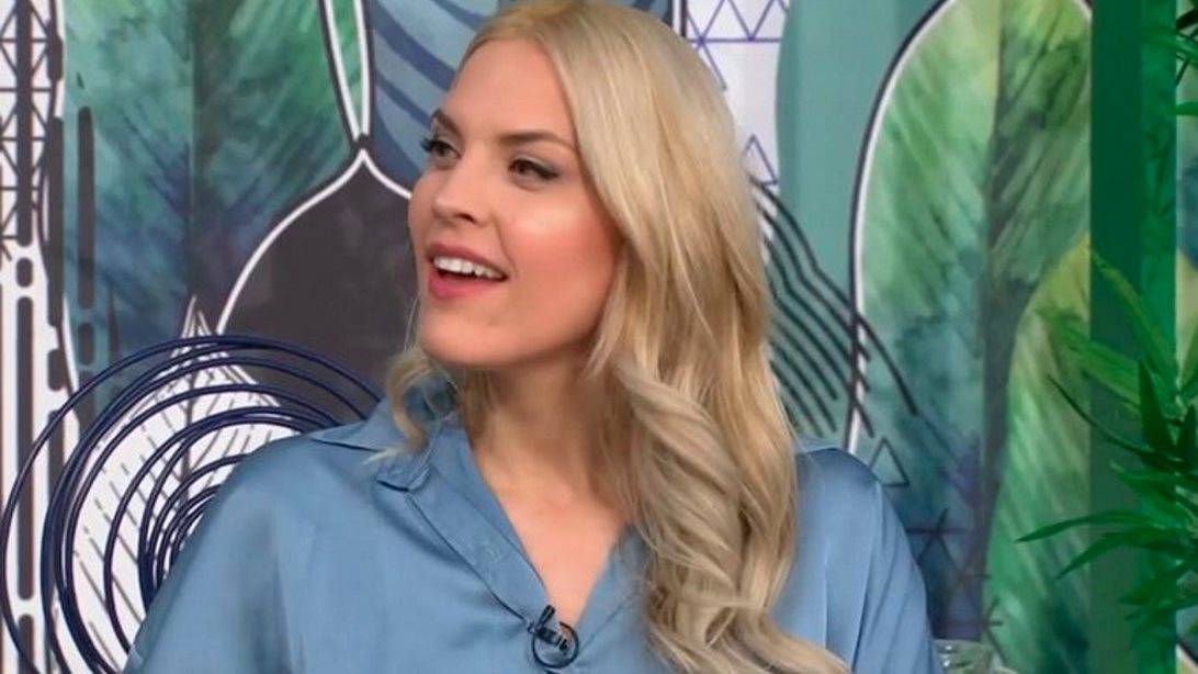 Μαντώ Γαστεράτου: Ποια παρουσιάστρια θα βαφτίσει την κόρη της;