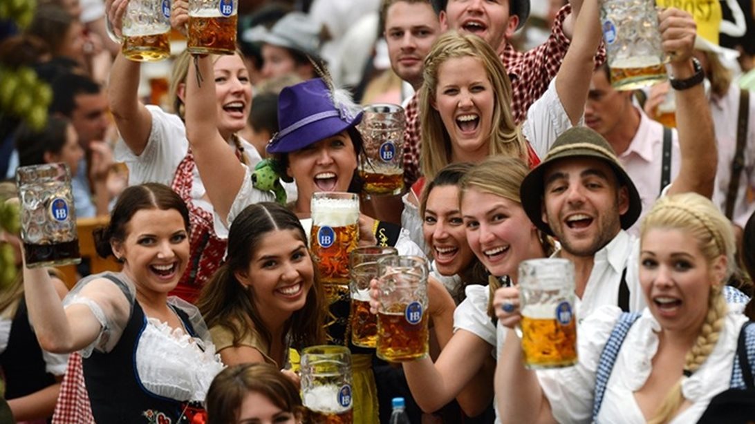 Ποιοι είναι οι πιο ευτυχισμένοι λαοί στον κόσμο: Τι δείχνει η Παγκόσμια Έκθεση για τον δείκτη Ευτυχίας το 2017