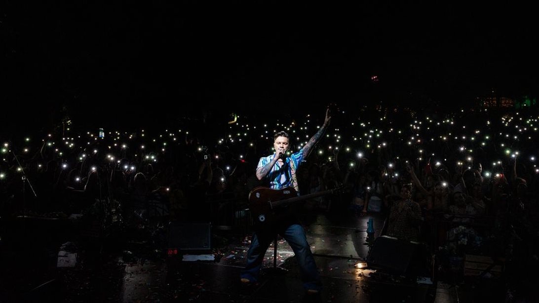 Όλα όσα έγιναν στη μεγάλη συναυλία του Θοδωρή Μαραντίνη στον κήπο του Μεγάρου Μουσικής