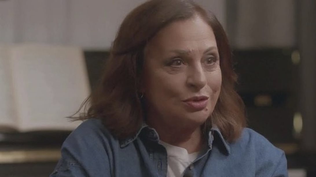 Χάρις Αλεξίου: "Η μητέρα μας πέθανε πολύ νέα και αναγκάστηκα να δουλέψω από πολύ μικρή, πήγαινα σχολείο ακόμα"