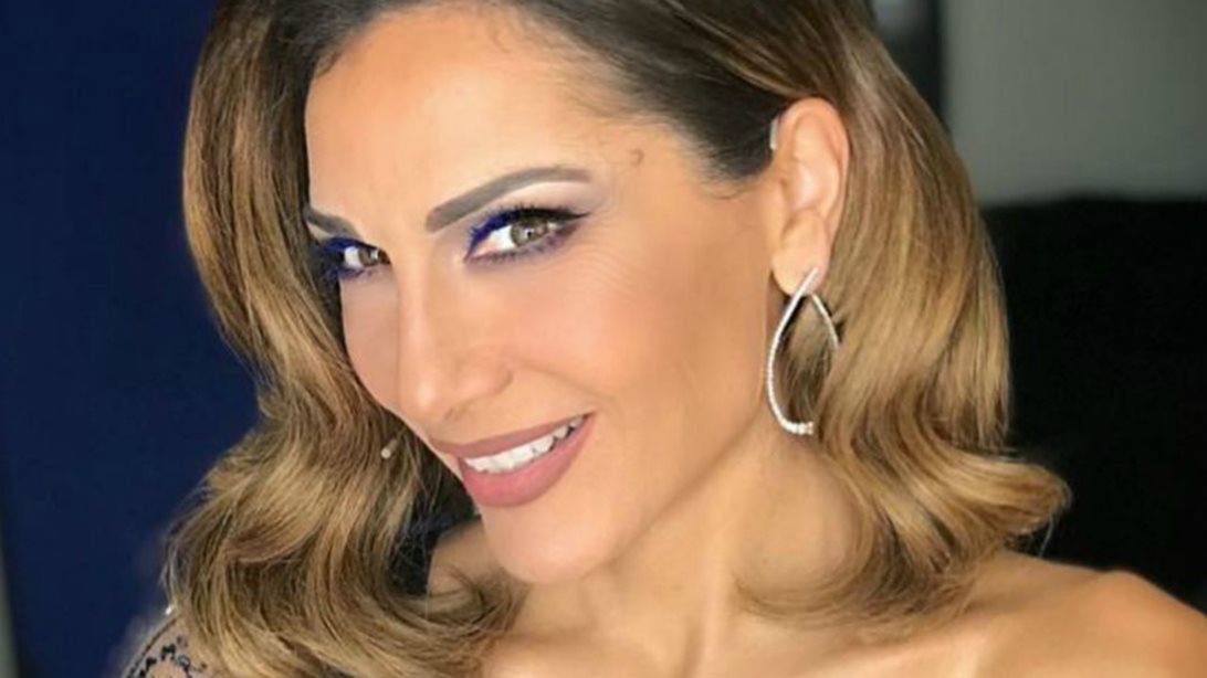 Δέσποινα Βανδή: Με look που θύμιζε βασίλισσα της νύχτας στον ημιτελικό του X-Factor
