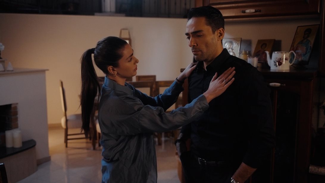 Η γη της Ελιάς | Ο Κουράκος βασανίζεται από τις τύψεις &amp; η διαθήκη του Δημοσθένη ταράζει τα νερά!