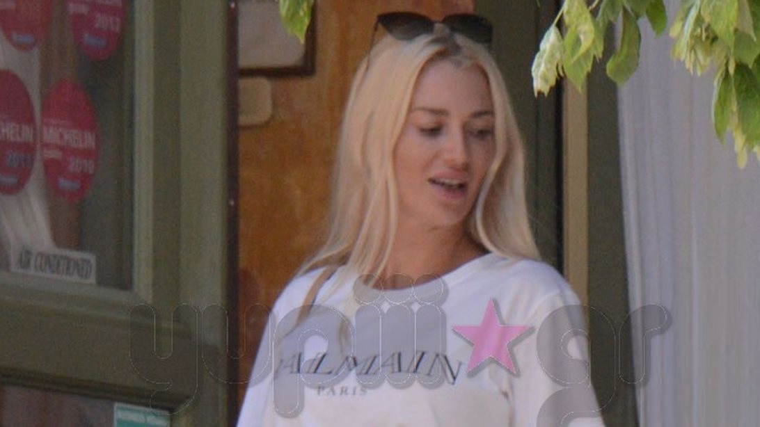 Βικτώρια Καρύδα: Με συνοδό στο Κολωνάκι! Όλες οι φωτογραφίες