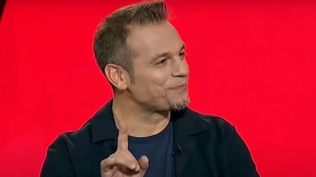 Ο Ντέμης Νικολαΐδης φανερά συγκινημένος για τα 18α γενέθλια της κόρης του, Μελίνα