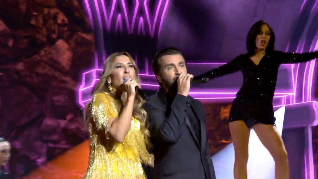 J2US | Το τσιφτετέλι της Πηγής Δεβετζή επί σκηνής