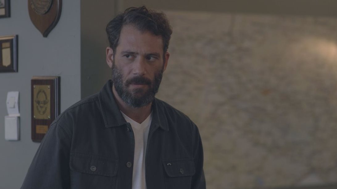 Ο Αντίνοος Αλμπάνης &quot;εισβάλλει&quot; στους &quot;Μαύρους Πίνακες&quot;