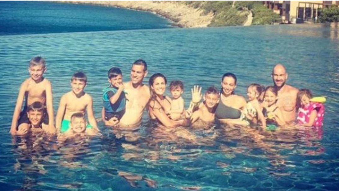 Διακοπές μαζί! Χοψονίδου, Σπανούλης, Ζήσης: "Μια εικόνα, χίλια παιδιά" - Επικό σχόλιο από τον Παπαλουκά