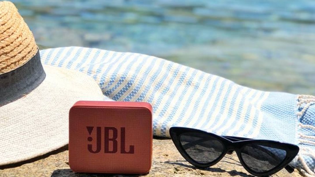 Άκου πώς θα περάσεις καλύτερα το καλοκαίρι αυτό!: Summertime and the listening is easy ή αλλιώς JBL GO2!