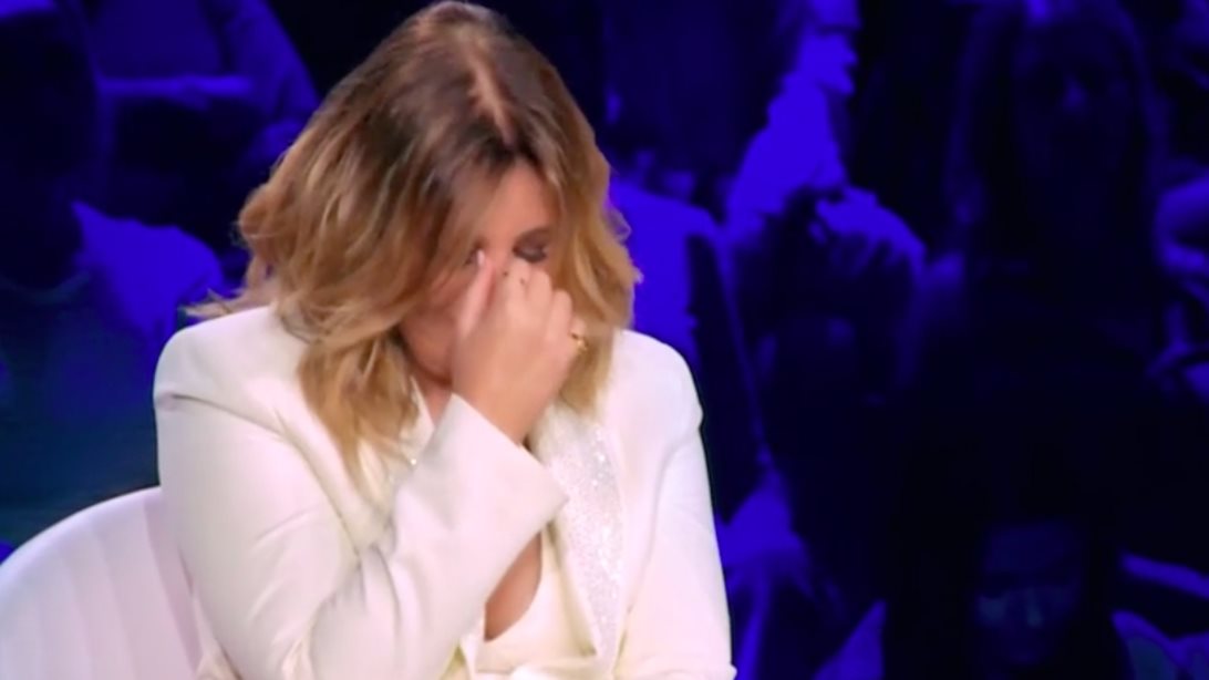 &quot;Λύγισε&quot; η Ναταλία Γερμανού στο δικό της Secret Song - Τα πρόσωπα έκπληξη &amp; η σπάνια εμφάνιση της μαμάς της