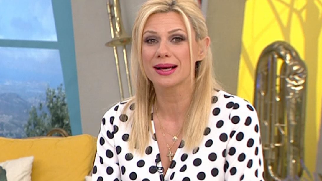 Κατερίνα Καραβάτου: Τα δάκρυα στον αέρα της εκπομπής για την Τζέσυ Παπουτσή