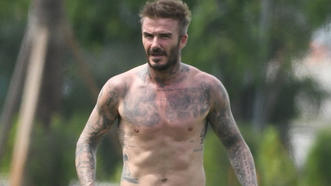Hollywood Report: Ο shirtless David Beckham &amp; το τρυφερό στιγμιότυπο της Emily Ratajkowski με τον σύζυγό της