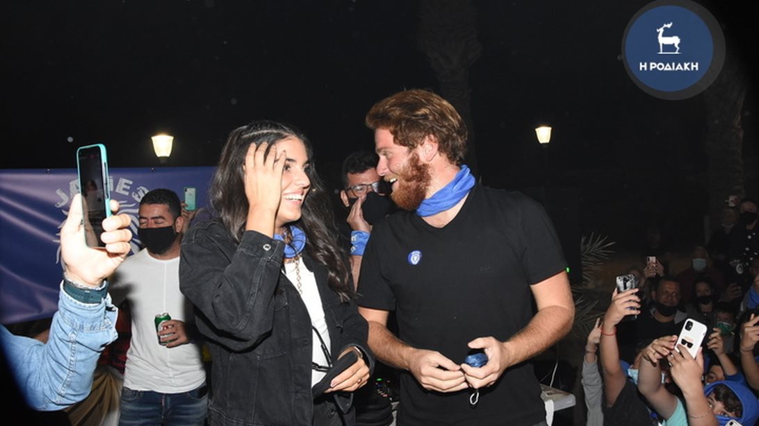 James Καφετζής &amp; Άννα Μαρία Βέλλη κάνουν θαλάσσια σπορ στη Ρόδο