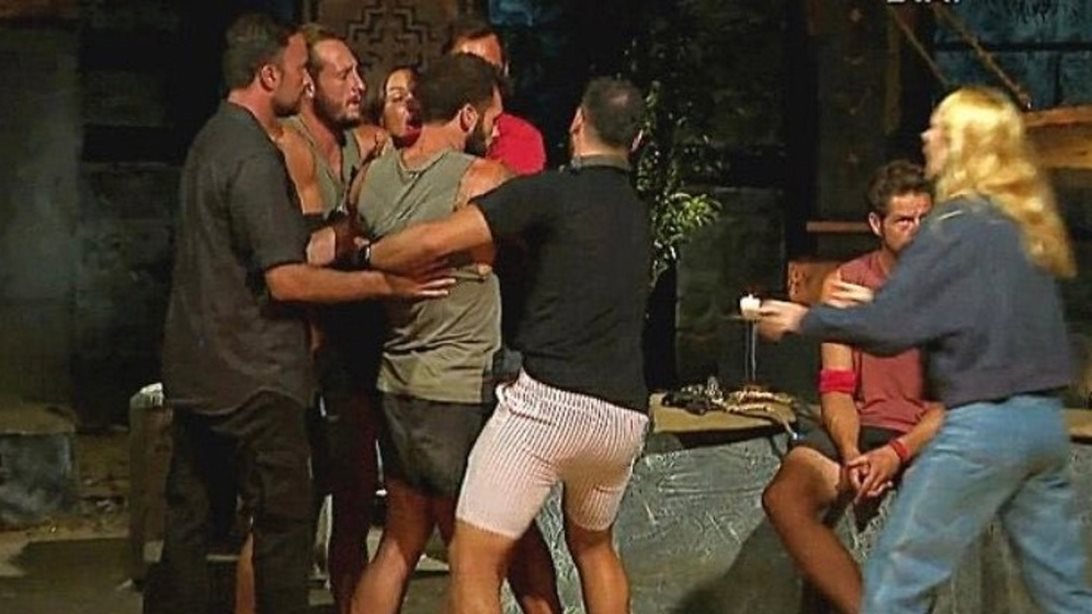 Survivor | Το απόλυτο χάος στο συμβούλιο του νησιού! Γιώργος Λιανός &amp; παραγωγή μπήκαν στη μέση για να χωρίσουν Σοϊλέδη &amp; Καραγκούνια