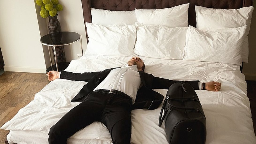 Οι επιστημονικοί λόγοι που αισθάνεσαι διαρκώς κουρασμένος
: Και μάθε πώς θα κατορθώσεις να γεμίσεις ξανά τις μπαταρίες σου ενέργεια