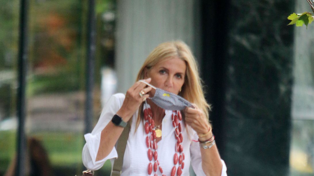 Η Μαρέβα Μητσοτάκη στις εξέδρες του US Open πανηγυρίζει τη νίκη της Μαρίας Σάκκαρη