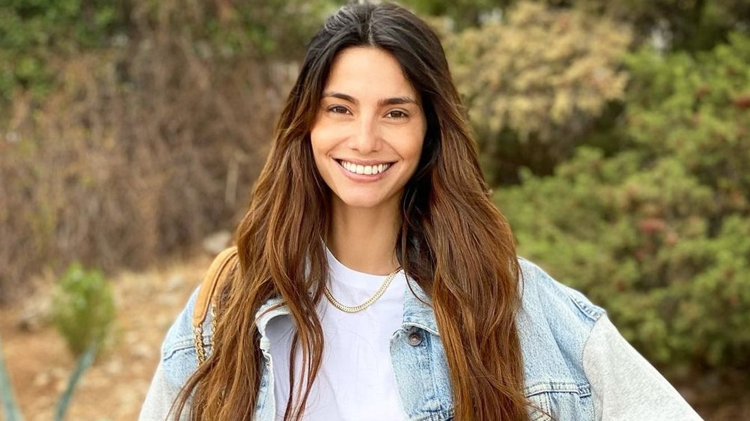 Φόρεσε το flared τζιν όπως η Ηλιάνα Παπαγεωργίου | Το styling trick που προτείνει