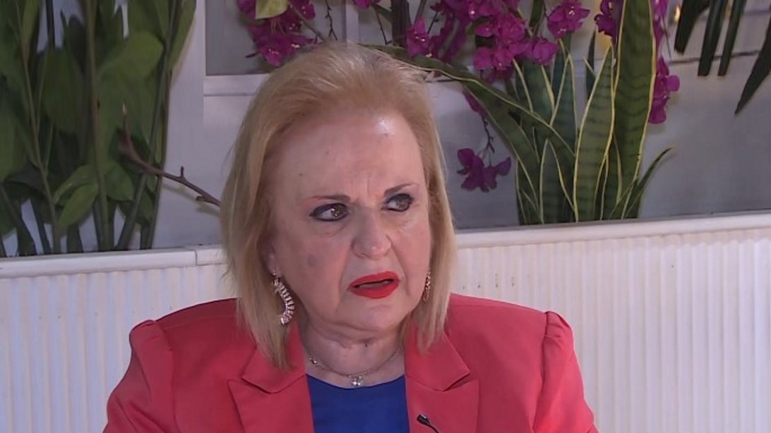 H συγκίνηση της Ματίνας Παγώνη για την απώλεια της μητέρας της: &quot;Δεν το αποδέχτηκα ποτέ - Την πρόλαβα τη στιγμή που την είχαν βάλει στη μαύρη σακούλα και της είχαν τραβήξει το φερμουάρ&quot;