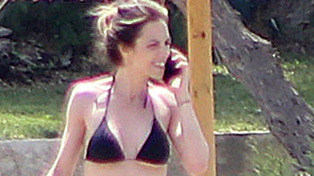 Ντορέττα Παπαδημητρίου: Με μαγιό στην παραλία! Όλες οι φωτογραφίες