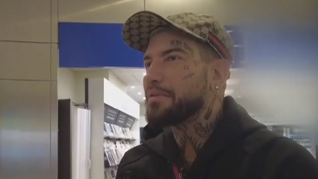 Η επική αντίδραση του Snik σε ερώτηση για τον Νταλάρα: &quot;Είναι αυτός που τα είχε με την Άννα Βίσση;&quot;