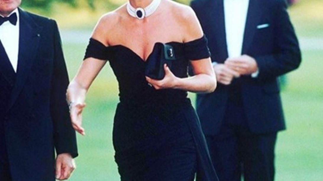 Πριγκίπισσα Diana: Γιατί κρατούσε ΠΑΝΤΑ το clutch της κοντά στο στέρνο;
