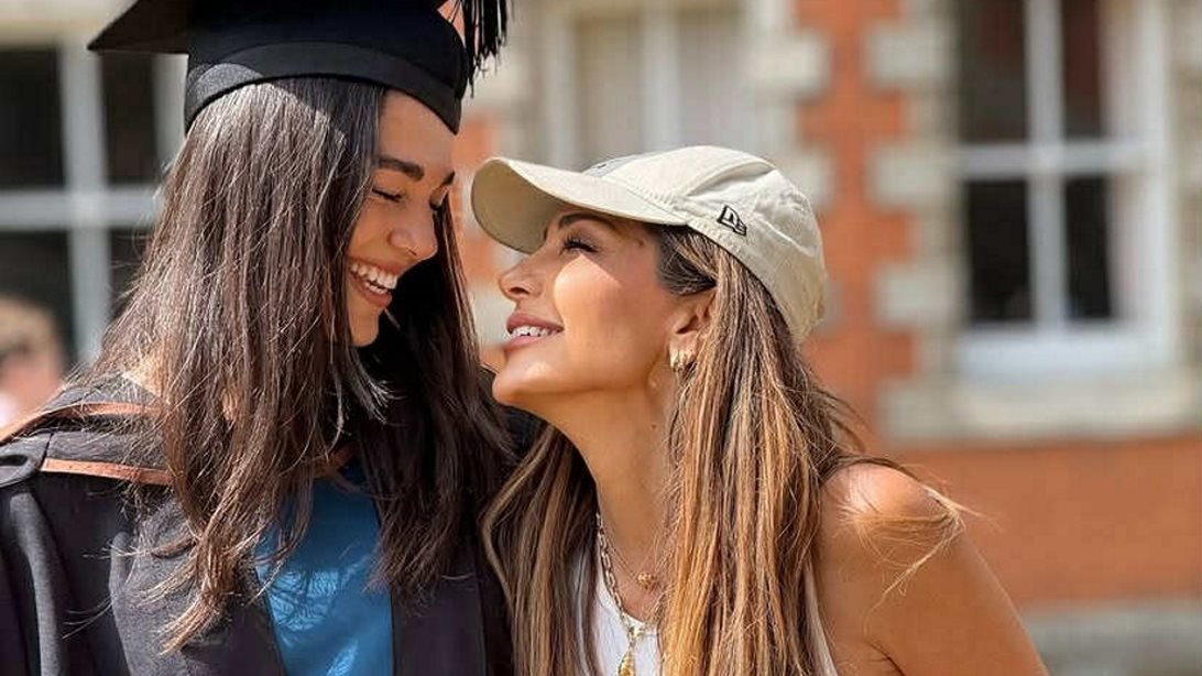 Η Μελίνα Νικολαΐδη τραγουδά Παπακωνσταντίνου - Το σχόλιο της Δέσποινας Βανδή