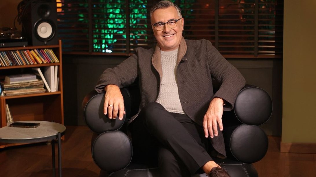 Αυτός είναι ο διάσημος καλεσμένος στην "Παρέα" με τον Γιώργο Κουβαρά