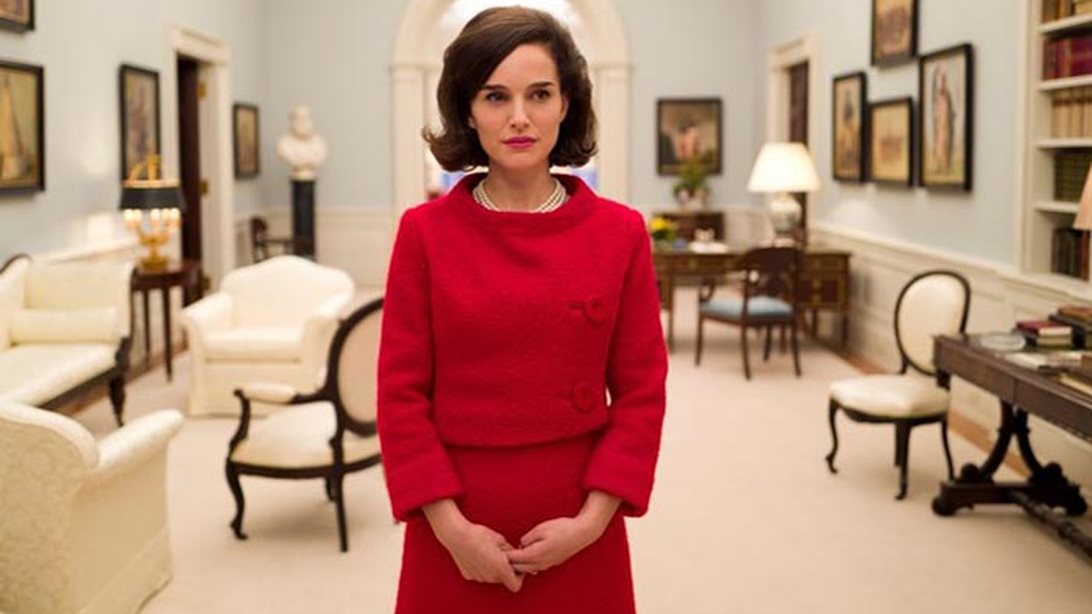 Jackie: 12 συγκλονιστικές φωτογραφίες από την ταινία για τη ζωή της Jackie Kennedy Onasis με τη Natalie Portman.